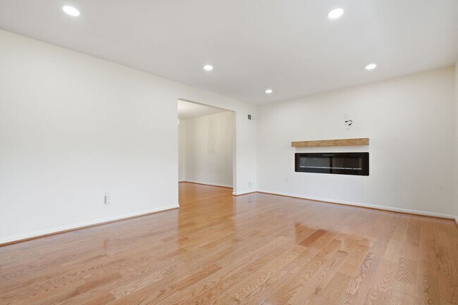 Photo - 3BD/2.5BA - Silver Spring Split Level - Move-In Ready