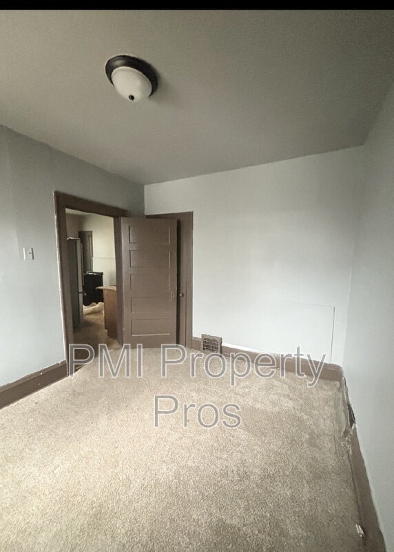 Building Photo - 2530 N 37th St Rental