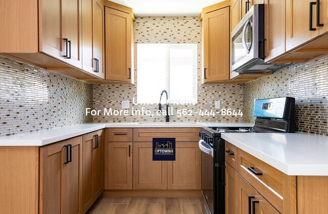 Building Photo - House -  2 Bedrooms + 1 Office / 1 Bathroom - Paramount