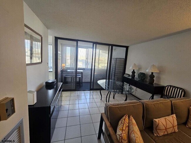 Photo - 111 S 16th Ave Unidad 312