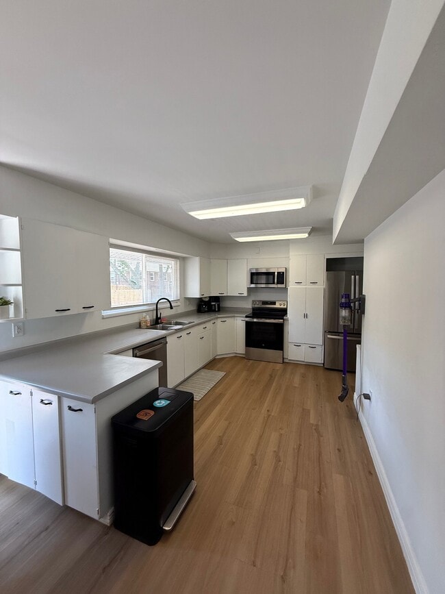Building Photo - 2258 Claybourne Ave S
