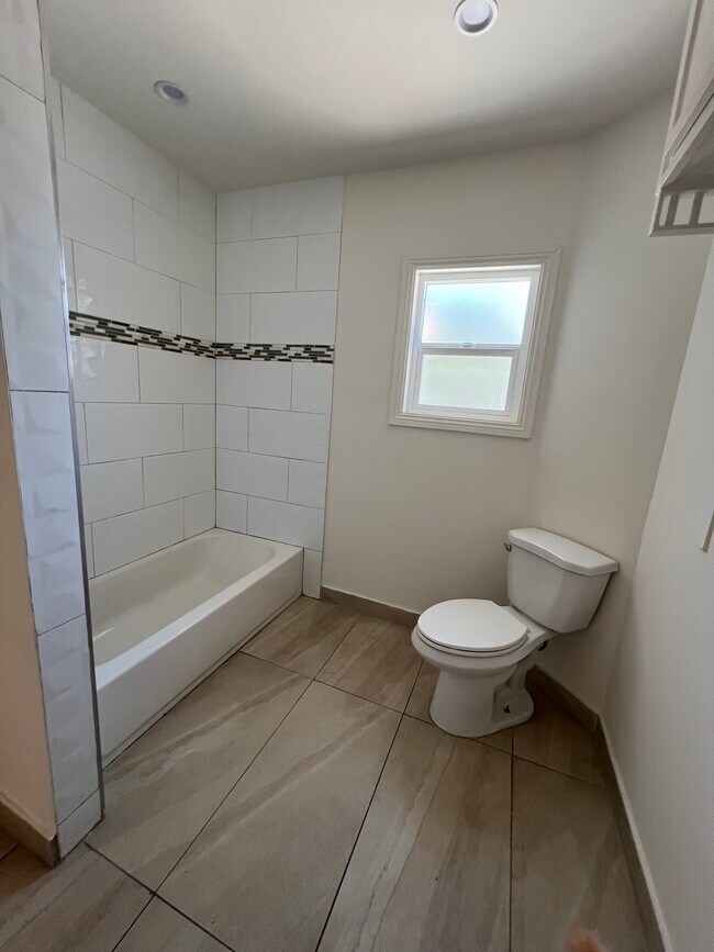 Photo - 11104 Oxnard St Unit 11104 Oxnard street