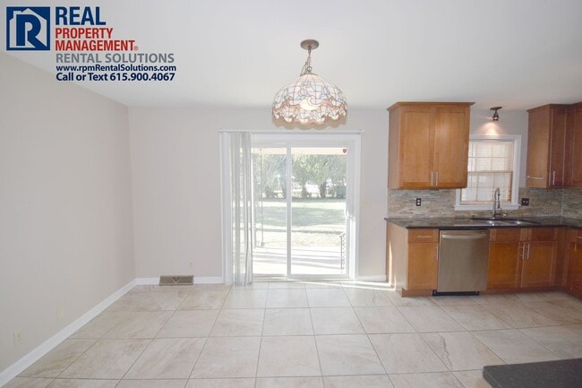 Photo - Charming 3bd ranch style home in Murfreesboro with large backyard!