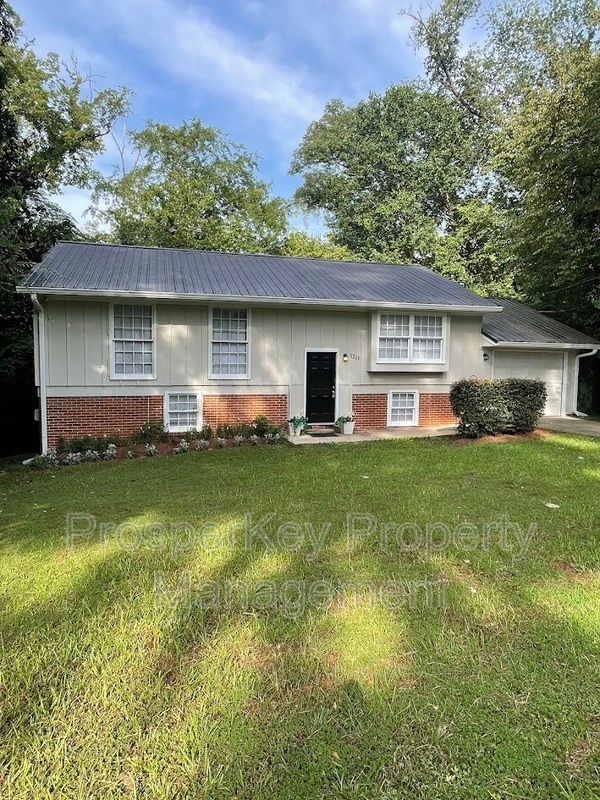 Building Photo - 1211 Timberlane Dr Rental