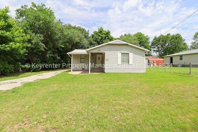 Photo - 504 W Chestnut St