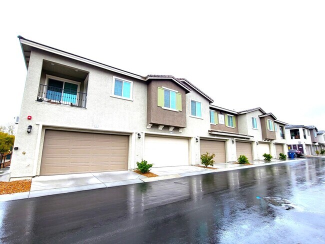 Photo - 2 Story Townhome with Garage off Las Vegas Blvd
