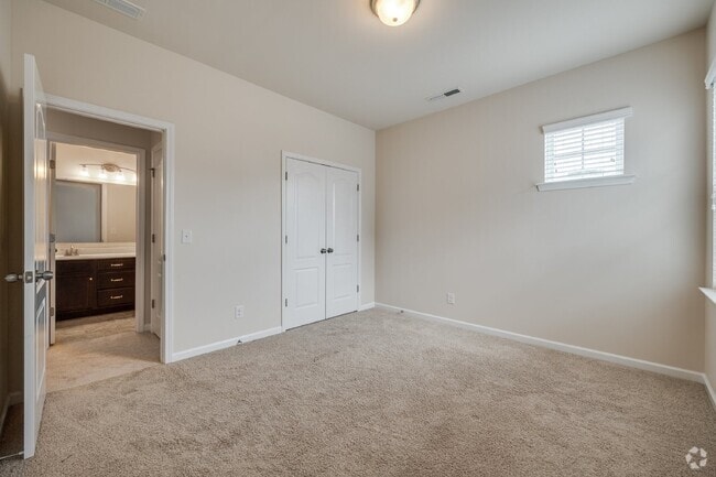 Building Photo - "Spacious 4-Bedroom Retreat with 3 Full Ba... Rental