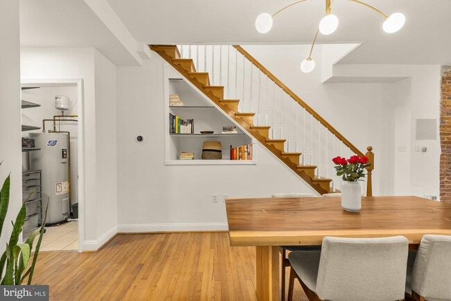 Building Photo - 1017 Monroe St NW Unit #2