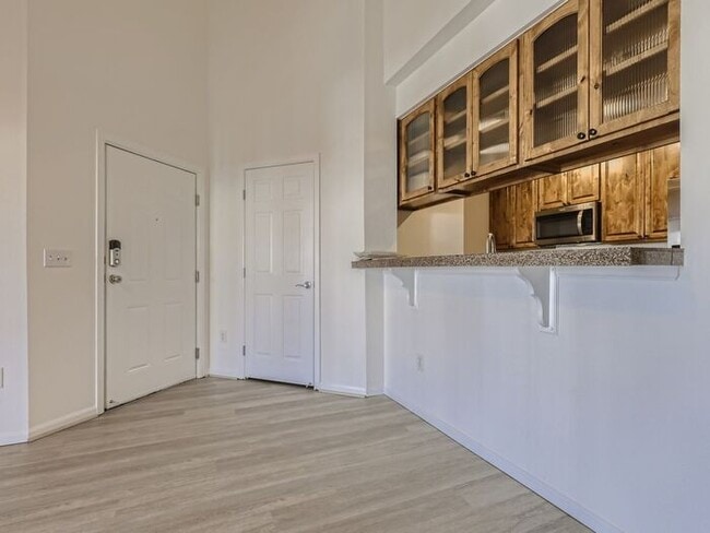 Stunning 2 bedroom 2 bath with loft in Aurora!