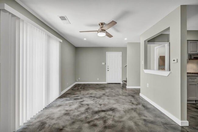 Photo - 2808 Skyway Cir