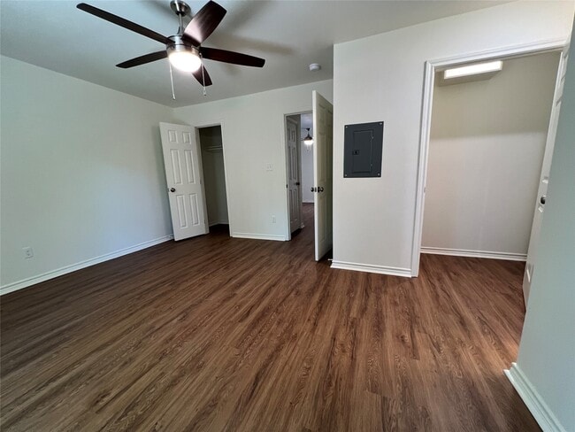 Building Photo - 1231 Sycamore Ave Unit D