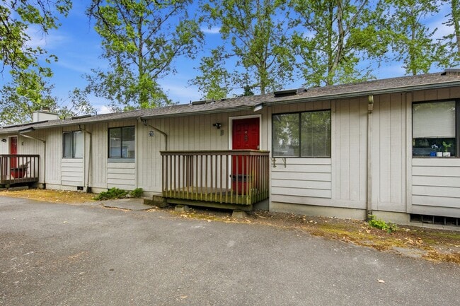 210 E 36th St Unit #B