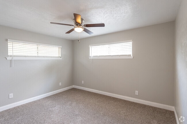 2Br, 1BA - 754 ft²