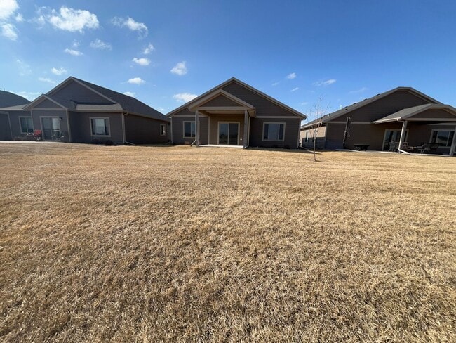 Photo - Spacious 2 Bed/2 Bath House with 3 Car Garage!