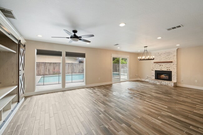 Photo - 1212 S Demaree St