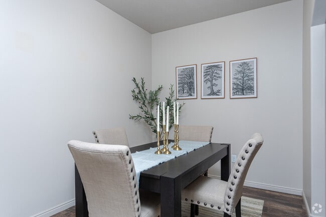 2BR, 2BA - 1,003SF - Dining Area