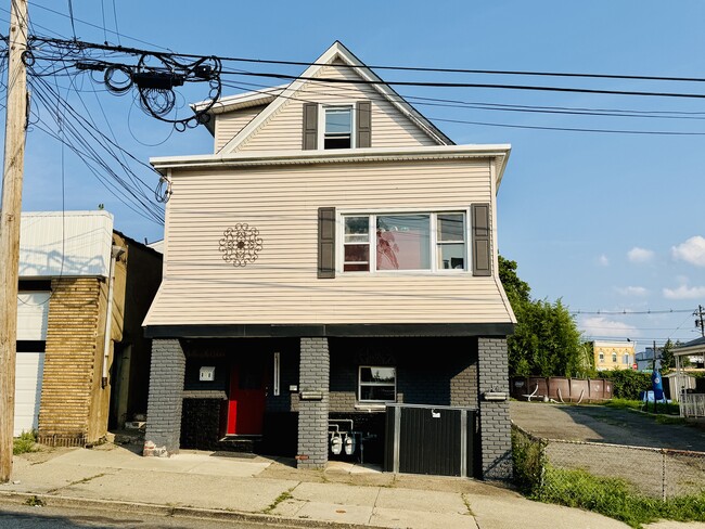 Building Photo - 84 MacArthur Ave Unit 1