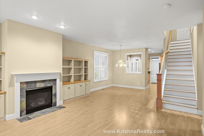Photo - Beautiful 3 Bedroom | 3.5 Bathroom | Single Family Home | Large Bonus Room | Located In Quiet Ore...