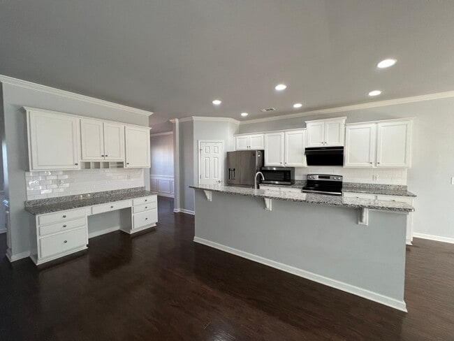 Photo - 4 Bedroom 3 Bath - Gorgeous Backyard in Le...