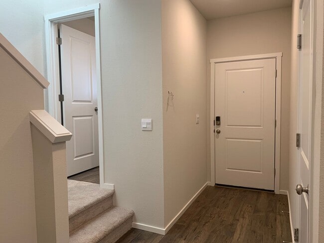 Photo - 4 BED/2.5 BATH PLUS A HUGE BONUS ROOM! HIGH END FINISHES! LARGE FENCED BACKYARD !