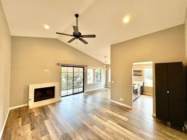 Modern 2BD/2BA San Marcos Condo w/ In-Unit... - Modern 2BD/2BA San Marcos Condo w/ In-Unit...