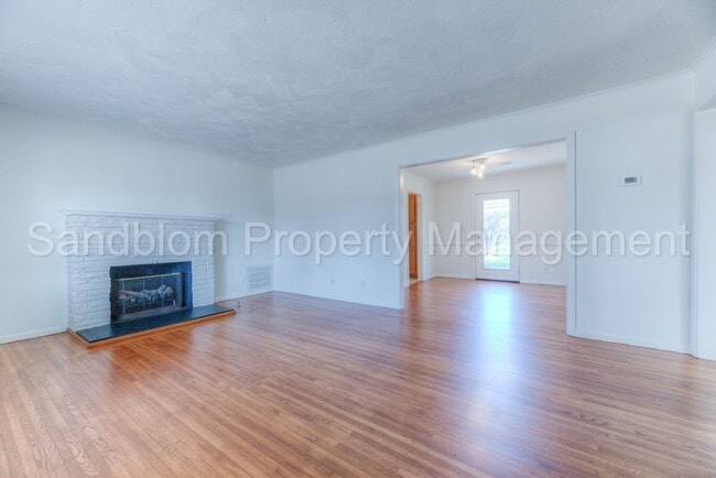 Photo - For Lease | Tulsa | Available Now!