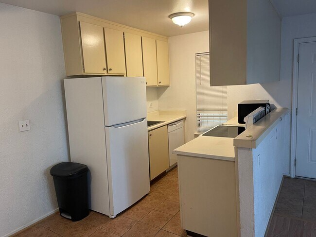 Photo - 6724 Plymouth 2 Bedroom/1 Bath Unit 104