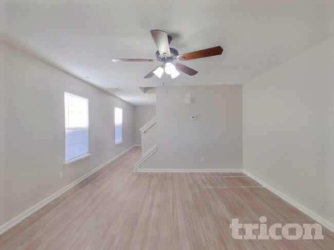 Photo - 136 Katrina Ct