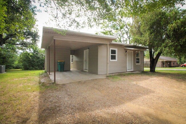 Cute 2-bedroom 1-bath home in Russellville! - Cute 2-bedroom 1-bath home in Russellville!