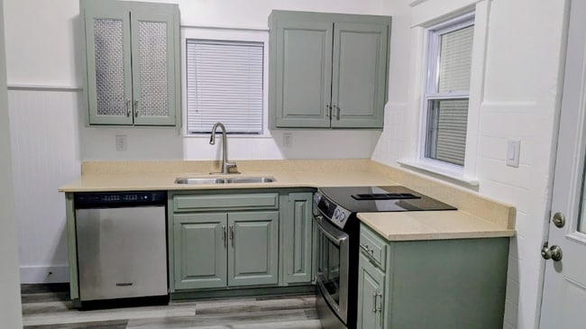 Photo - 421 E 10th St