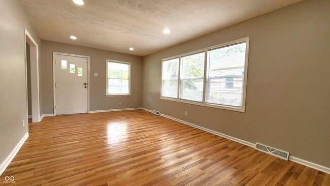 Photo - 1709 Kildare Ave