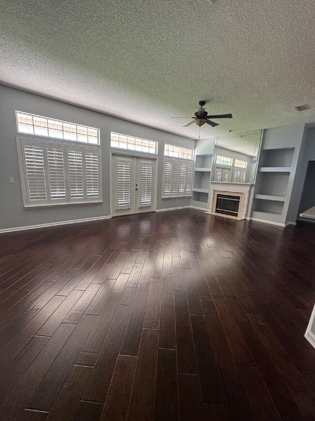 Photo - 4 bedroom 2 bath home with large fenced in...