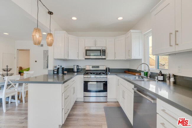 Photo - 5343 Tendilla Ave