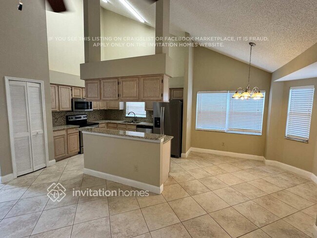 Photo - 724 Silver Birch Pl