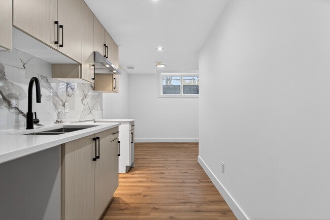 Photo - 9232 85 St NW