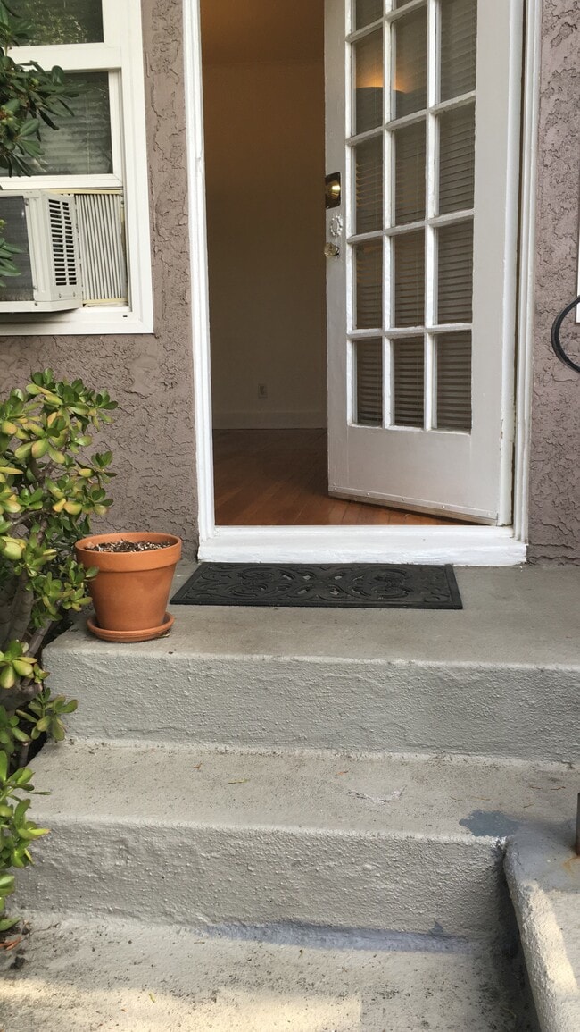 Photo - 2035 N Vista del Mar Ave Unit 3/4