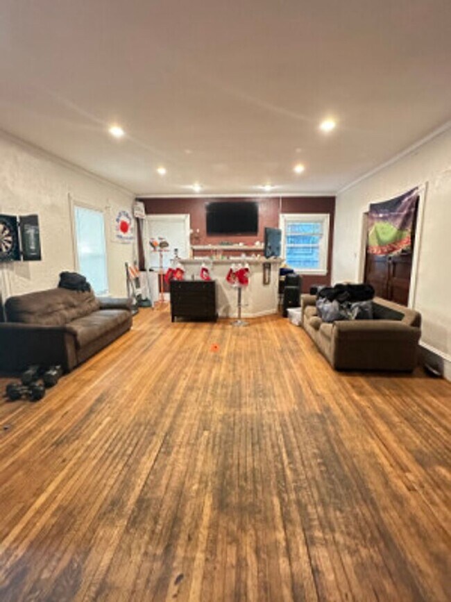 Photo - BC / Cleveland Circle 10 Bed/3.5 Bath House on Orkney Rd for September 2026