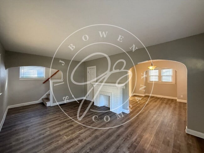 Photo - 2037 Berdan Ave