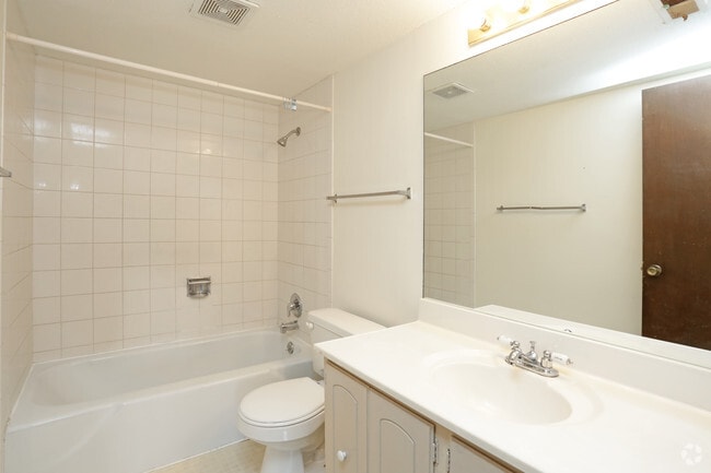 3HAB, 2BA - 1,350 ft² - Baño