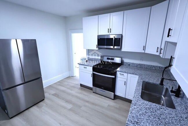 Photo - 570 Dayton St