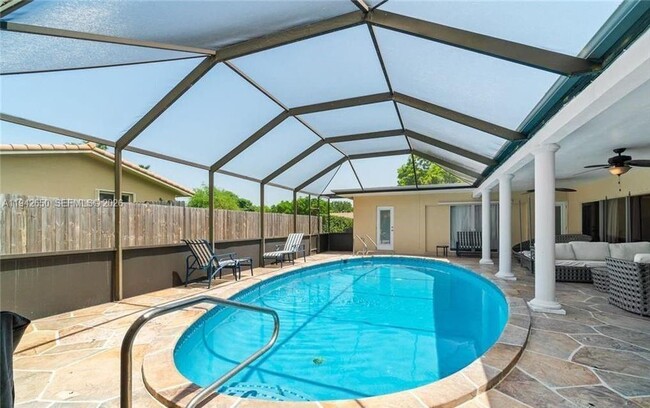 Photo - 601 N 44th Ave