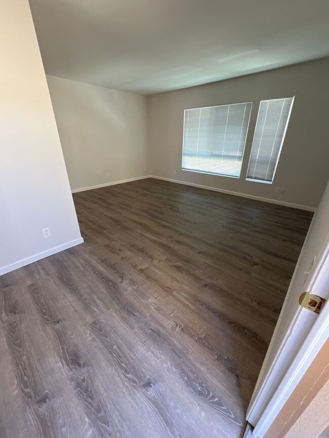 Photo - Riverside Gardens