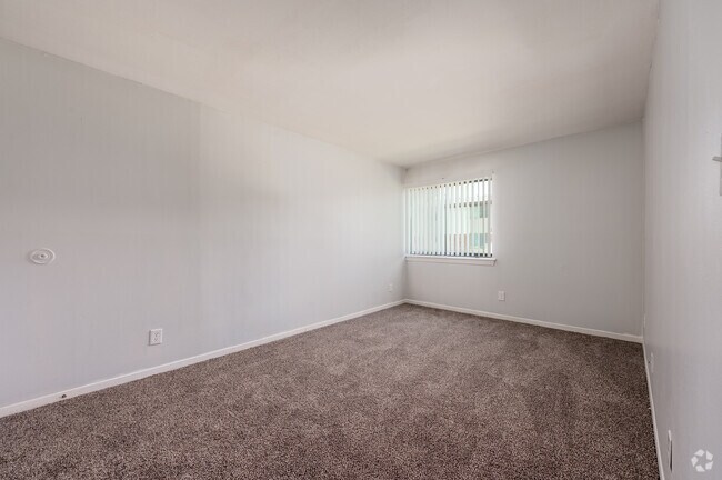 2BR, 1BA - 828SF - Primary Bedroom