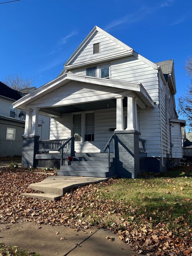 Building Photo - 701 S Center St Unit #1