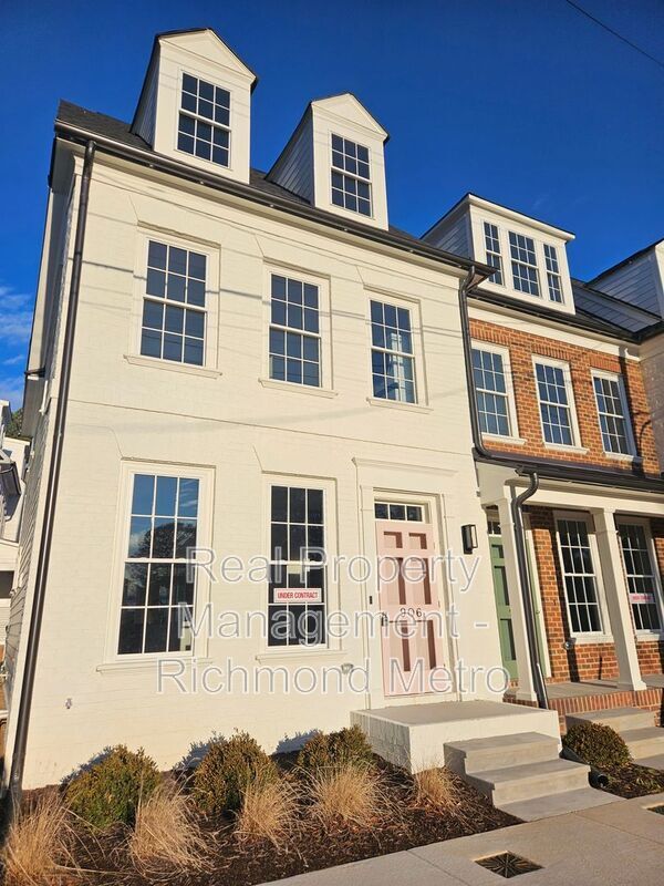 Photo - 906 Charles St