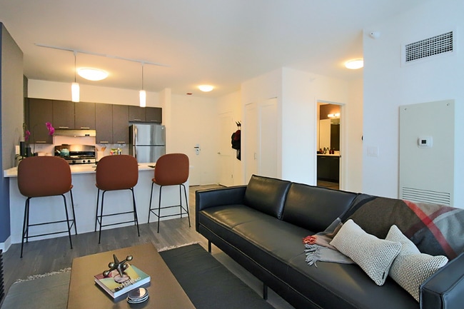 Photo - 613 N Wells St