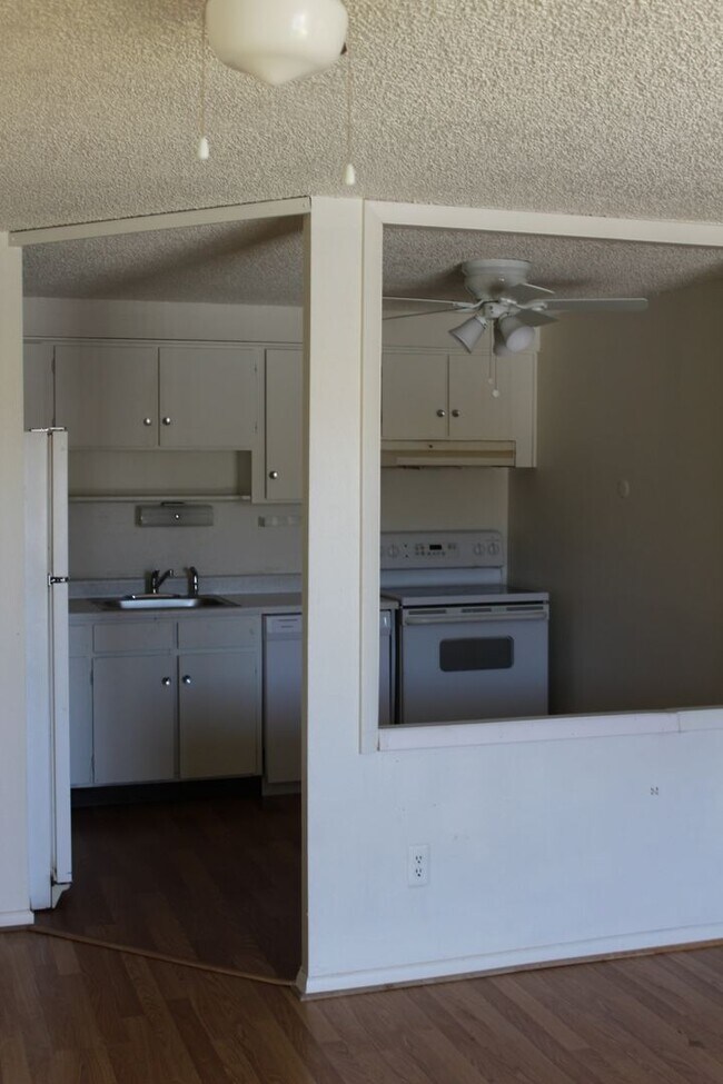 Photo - Wonderful 1 BR/1 BA Condo located on 3rd Floor in Secured Bldg! Unit 335
