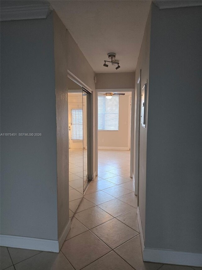 Photo - 441 Collins Ave Unit 19