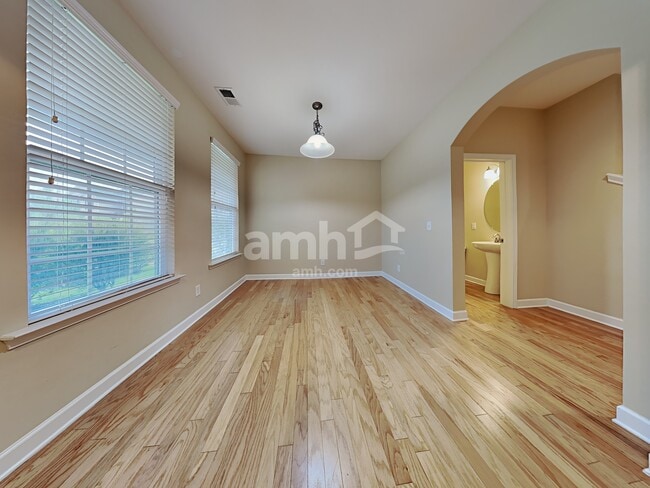 228 Longford Dr