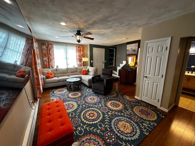 Living Room - 143 Oak Park Dr Unit Townhouse w/garage